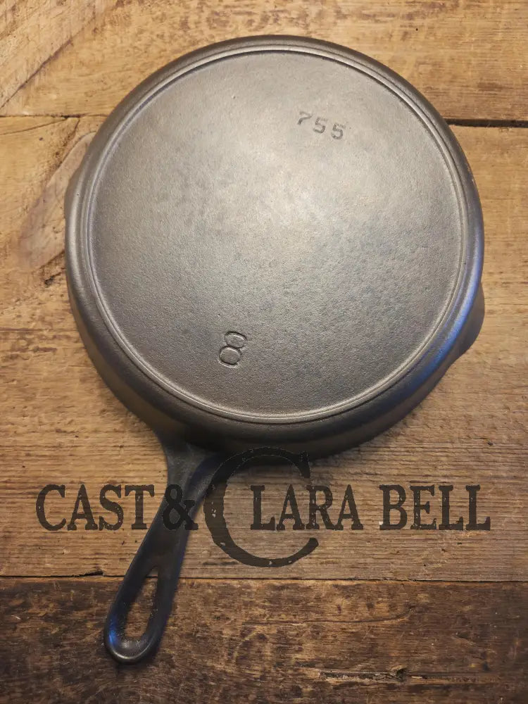 Gorgeous and unique! 1930âs era Griswold #8 Cast Iron Skillet with Heat Ring 755. Similar to the Victor design. Great