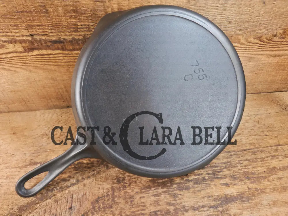 Gorgeous and unique! 1930βs era Griswold #8 Cast Iron Skillet with Heat Ring 755. Similar to the Victor design. Great