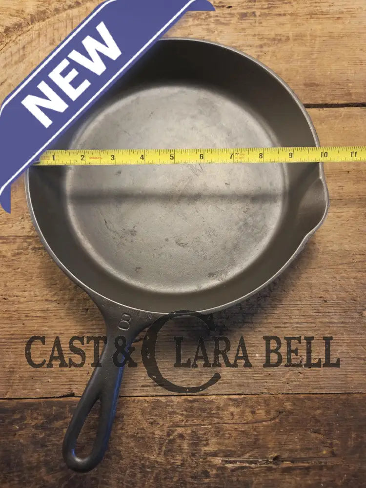 Gorgeous and unique! 1930’s era Griswold #8 Cast Iron Skillet with Heat Ring 755. Similar to the Victor design. Great