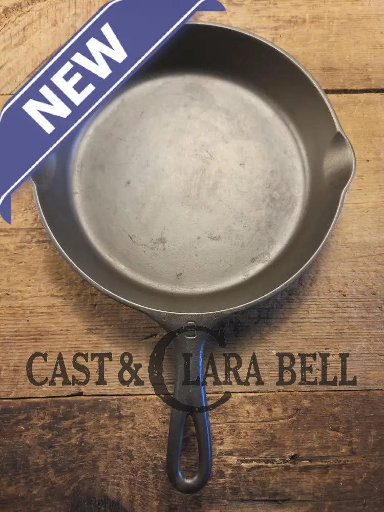 Gorgeous and unique! 1930’s era Griswold #8 Cast Iron Skillet with Heat Ring 755. Similar to the Victor design. Great