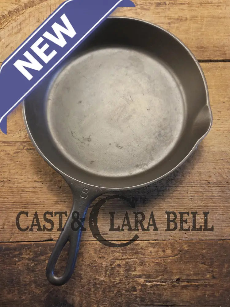 Gorgeous and unique! 1930’s era Griswold #8 Cast Iron Skillet with Heat Ring 755. Similar to the Victor design. Great