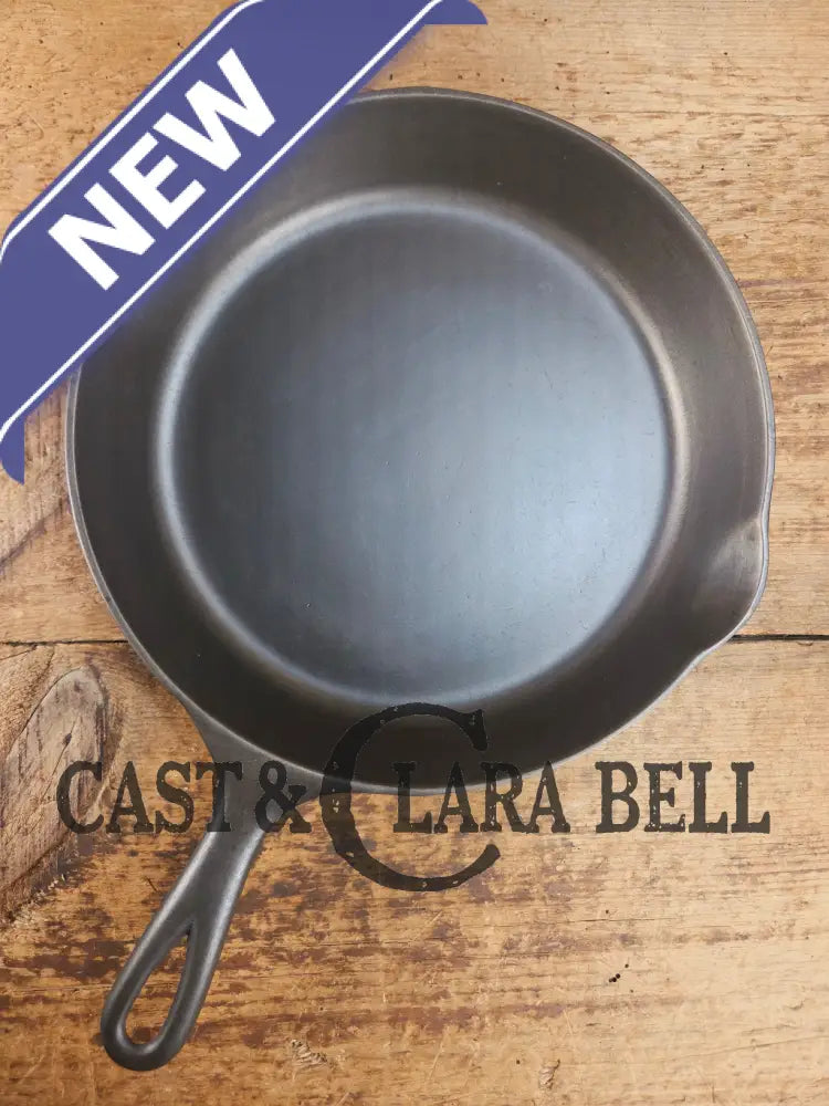 Gorgeous and unique! 1930βs era Griswold #8 Cast Iron Skillet with Heat Ring 755. Similar to the Victor design. Great