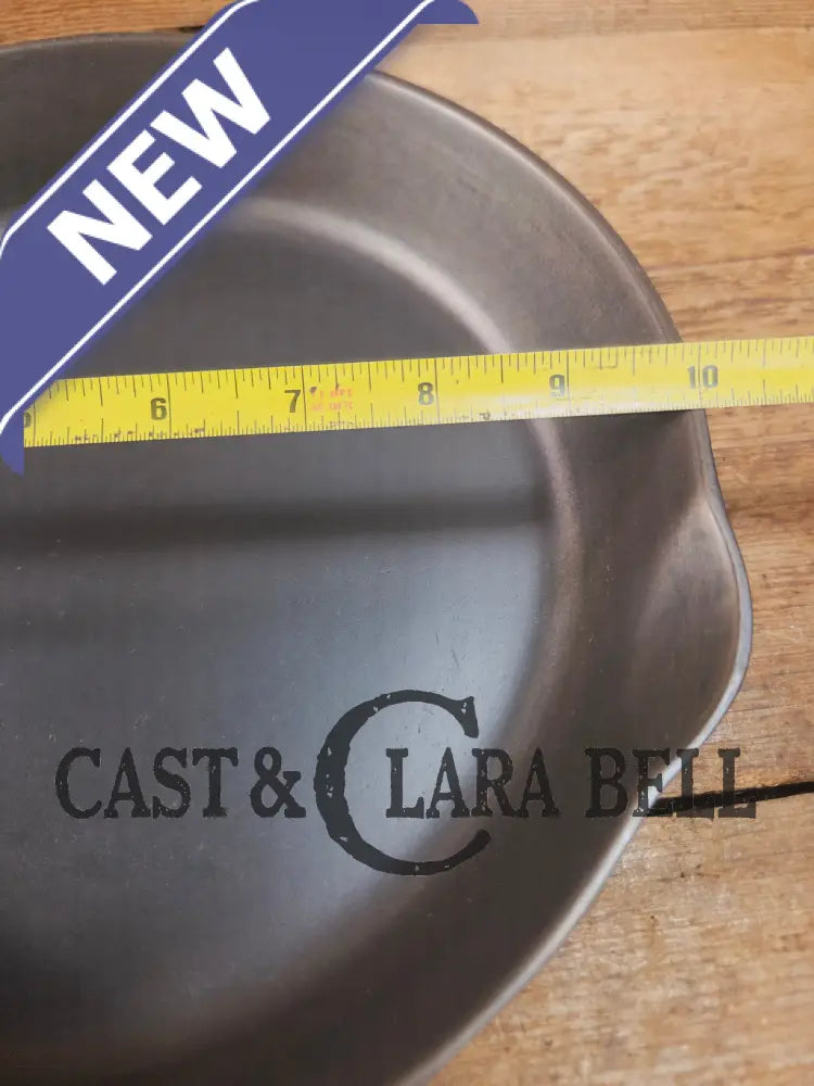 Gorgeous and unique! 1930βs era Griswold #8 Cast Iron Skillet with Heat Ring 755. Similar to the Victor design. Great