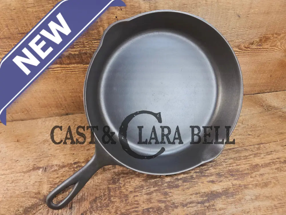 Gorgeous and unique! 1930βs era Griswold #8 Cast Iron Skillet with Heat Ring 755. Similar to the Victor design. Great
