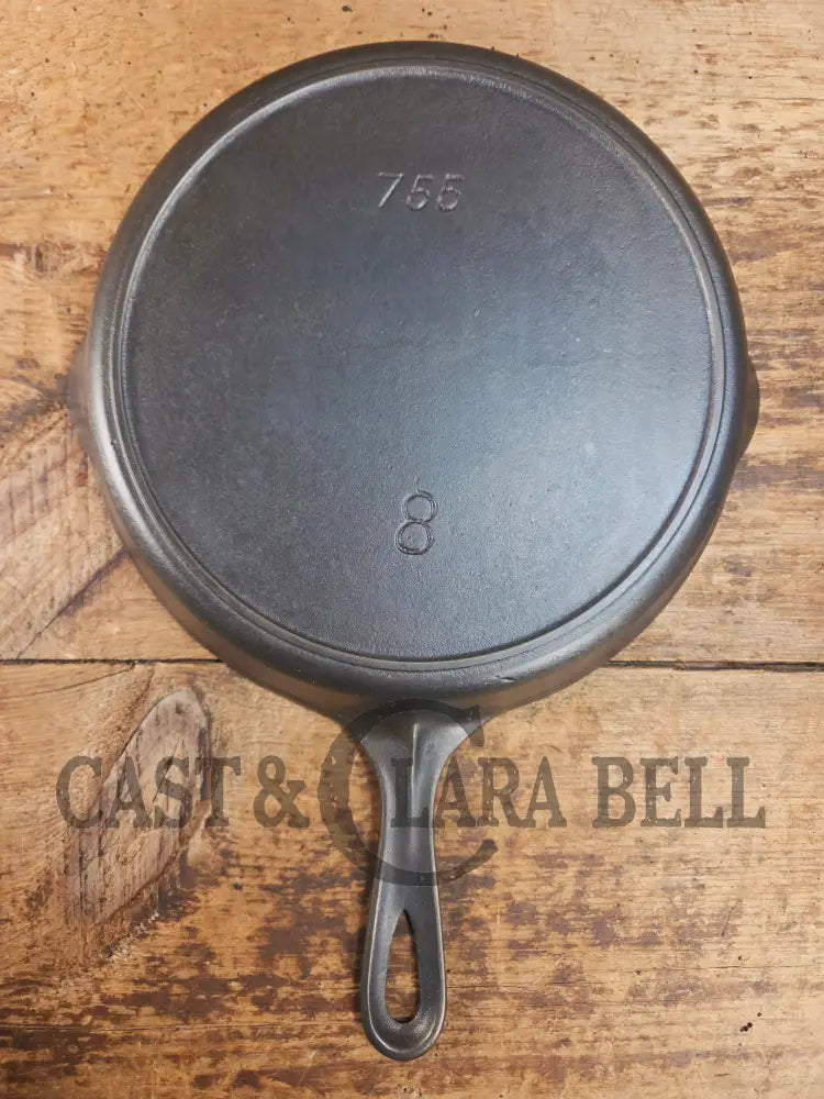 Gorgeous and unique! 1930βs era Griswold #8 Cast Iron Skillet with Heat Ring 755. Similar to the Victor design. Great