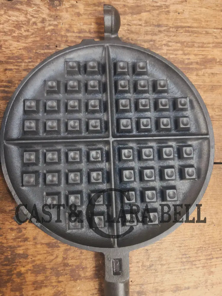 GORGEOUS! Awesome 1920βs Slant Log Griswold #8 Waffle Iron 314/313 with Fully marked Base 327. Ready to make crispy