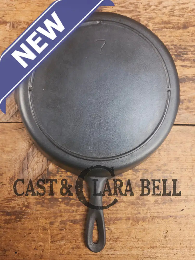 Gorgeous. Classic 1910βs Lodge #7 Cast Iron Skillet Three Notch. Light sleek and ready to cook with! Skillet