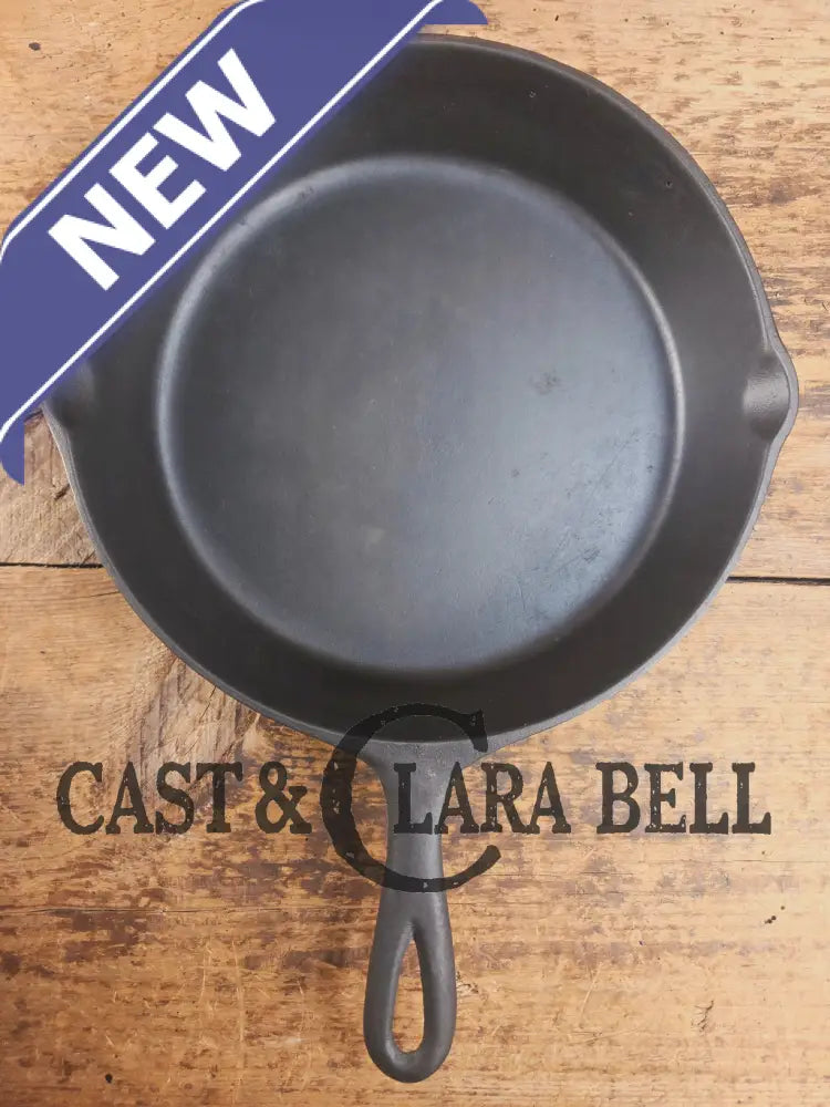 Gorgeous. Classic 1910βs Lodge #7 Cast Iron Skillet Three Notch. Light sleek and ready to cook with! Skillet