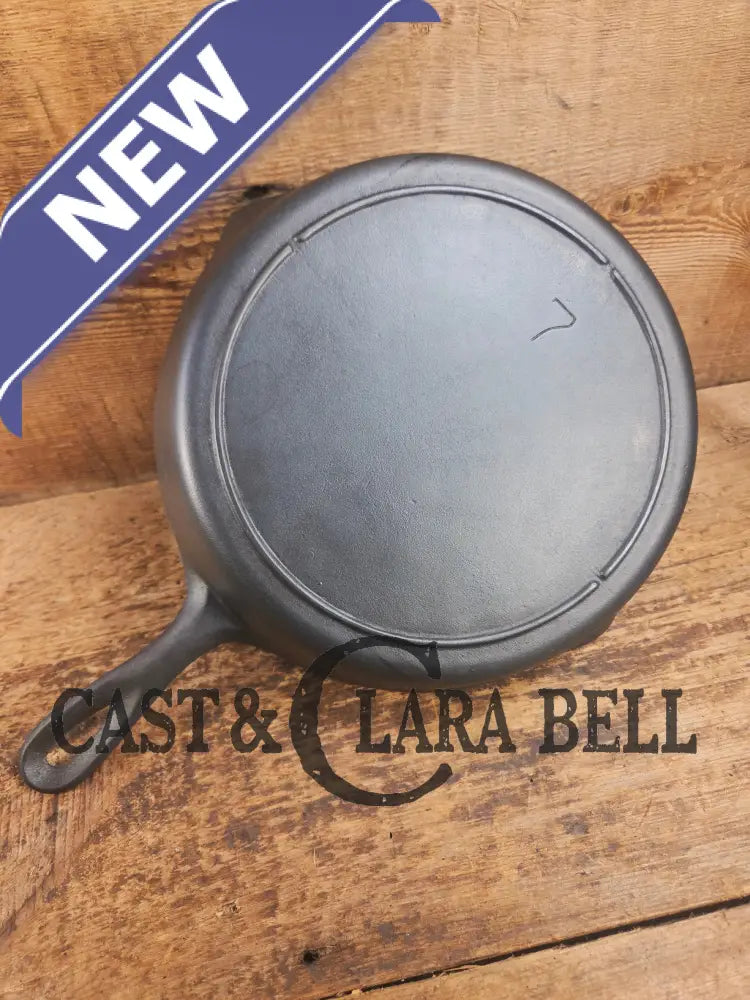 Gorgeous. Classic 1910βs Lodge #7 Cast Iron Skillet Three Notch. Light sleek and ready to cook with! Skillet