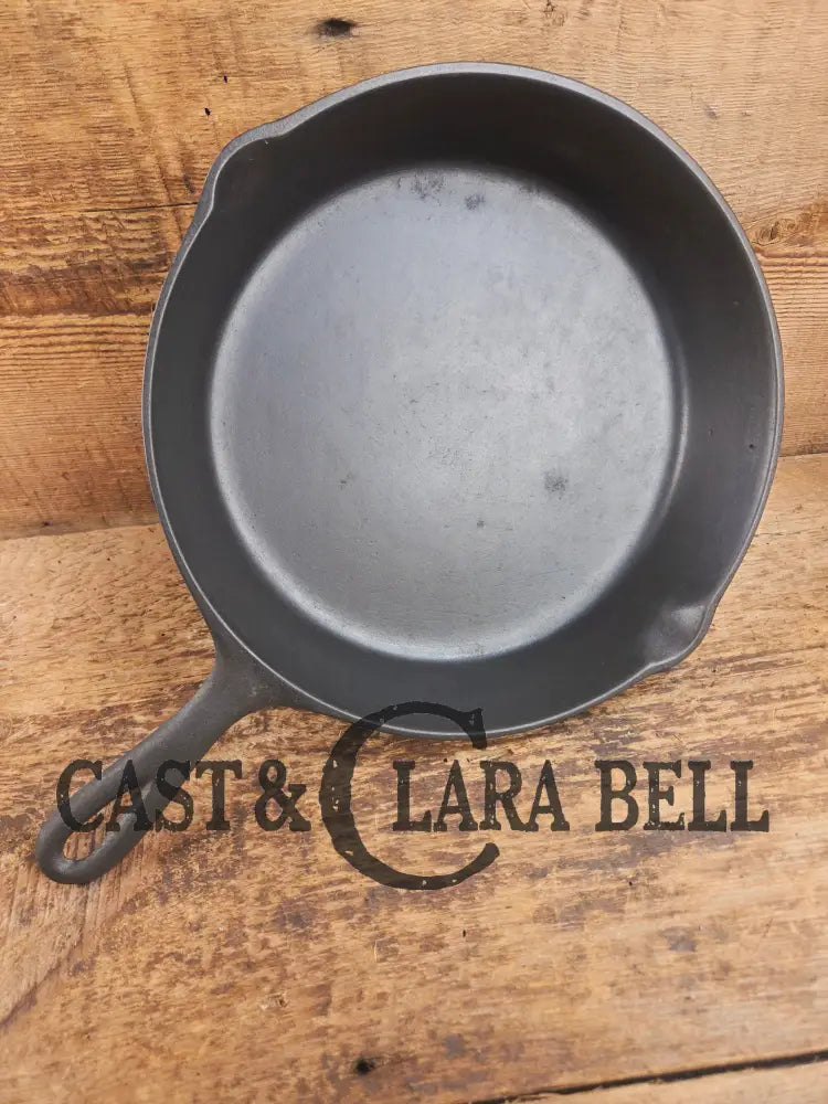 Gorgeous. Classic 1910’s Lodge #7 Cast Iron Skillet Three Notch. Light sleek and ready to cook with! Skillet