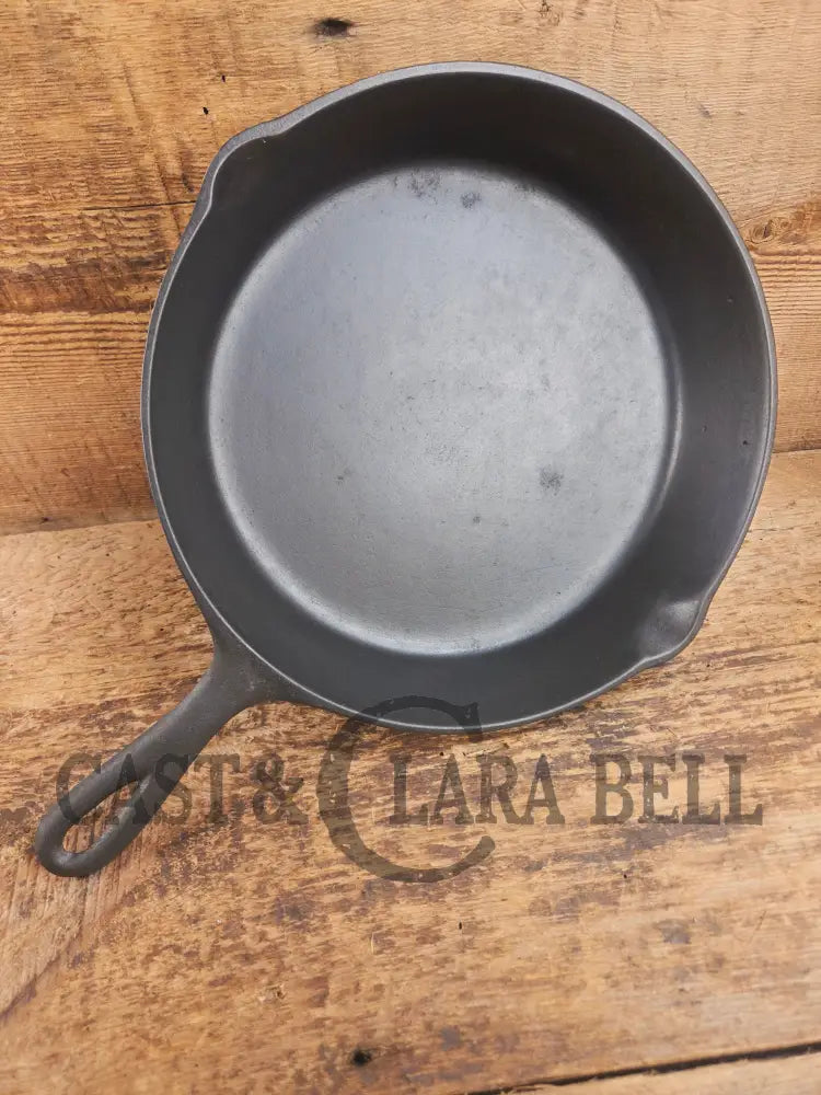Gorgeous. Classic 1910βs Lodge #7 Cast Iron Skillet Three Notch. Light sleek and ready to cook with! Skillet