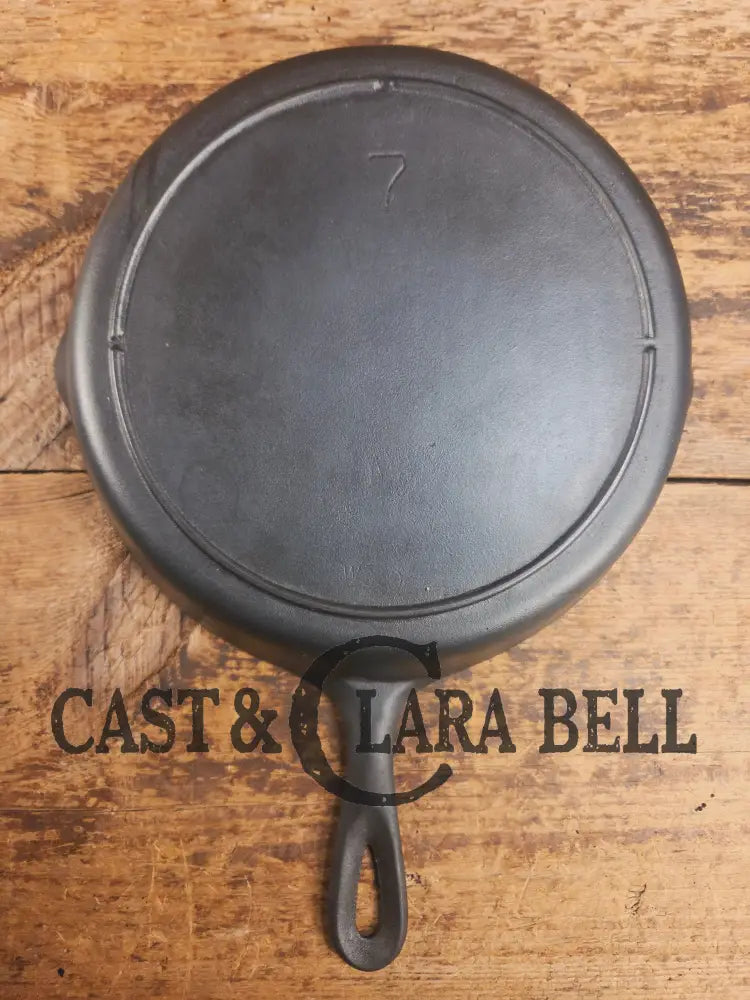 Gorgeous. Classic 1910’s Lodge #7 Cast Iron Skillet Three Notch. Light sleek and ready to cook with! Skillet