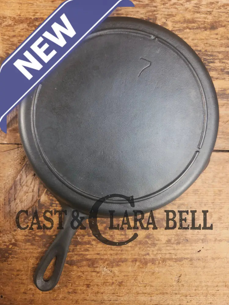 Gorgeous. Classic 1910βs Lodge #7 Cast Iron Skillet Three Notch. Light sleek and ready to cook with! Skillet