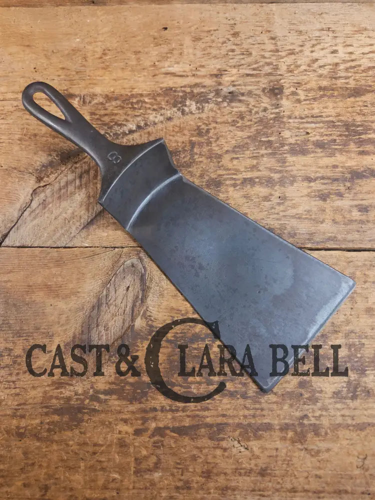 Gorgeous custom made Wagner Cast Iron Skillet Spatula. From a ’Double Logo’ Wagner / National Skillet. AMAZING