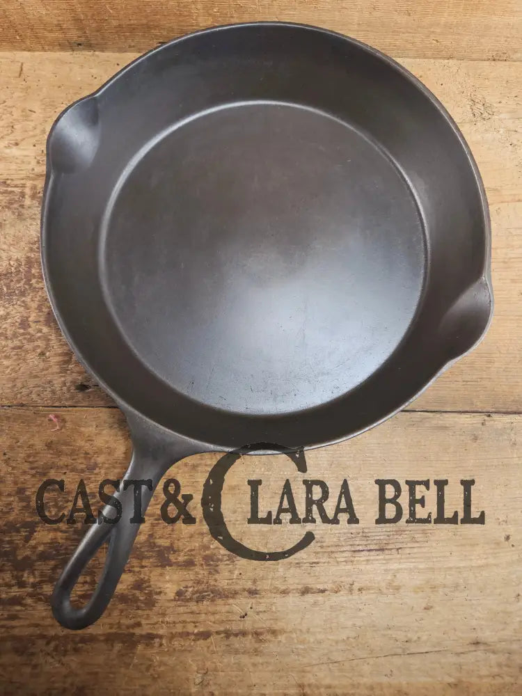 GORGEOUS! Early 1900’s Era #9 Wapak straight block bacon skillet. One of a kind piece for your gourmet kitchen! Skillet