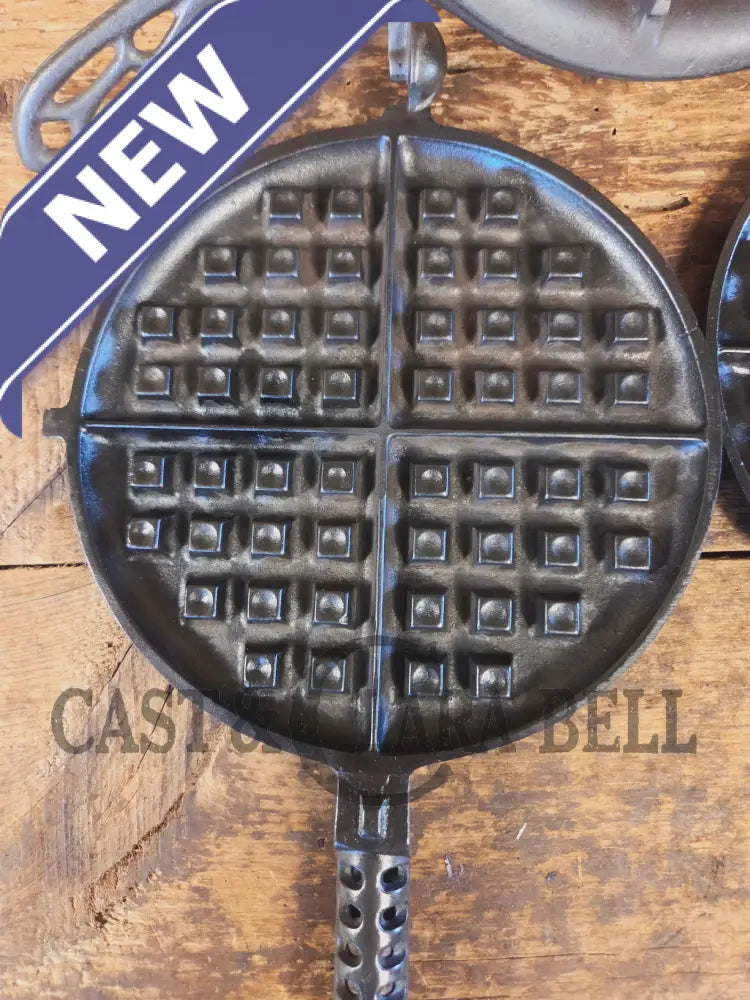 GORGEOUS. Early 1900’s Griswold New American No. 8 Waffle Iron with Low Base 976 C/977 C - Waffle Iron