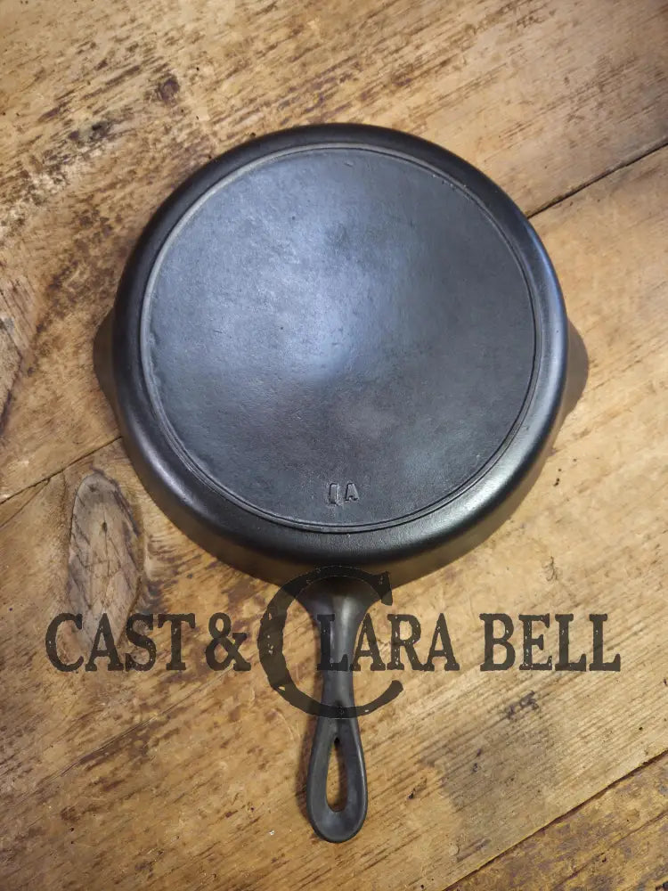 Gorgeous. Early 1900’s Lodge #5 Cast Iron Skillet with No notches! Tougher one to find handles amazingly light Skillet
