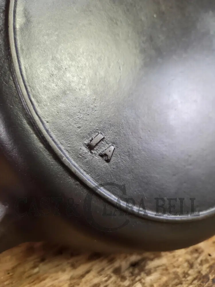 Gorgeous. Early 1900βs Lodge #5 Cast Iron Skillet with No notches! Tougher one to find handles amazingly light Skillet