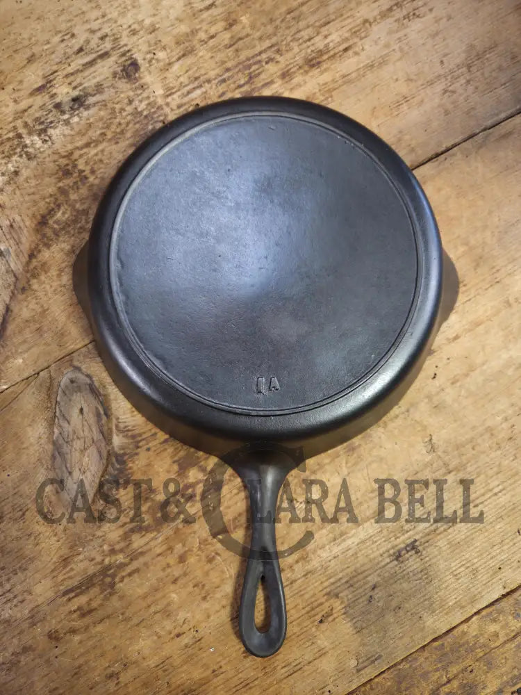 Gorgeous. Early 1900βs Lodge #5 Cast Iron Skillet with No notches! Tougher one to find handles amazingly light Skillet