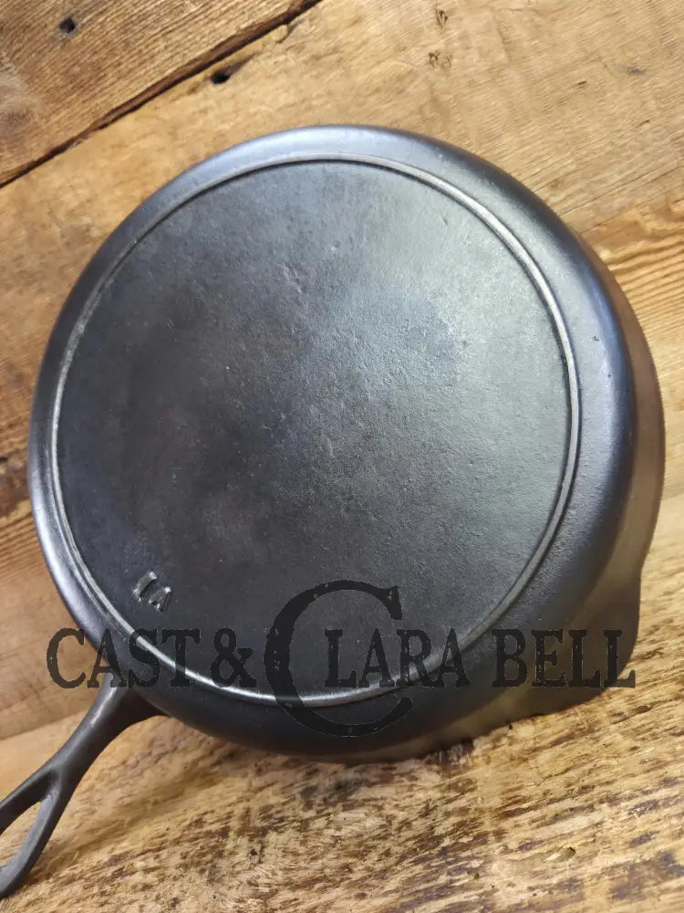 Gorgeous. Early 1900’s Lodge #5 Cast Iron Skillet with No notches! Tougher one to find handles amazingly light Skillet
