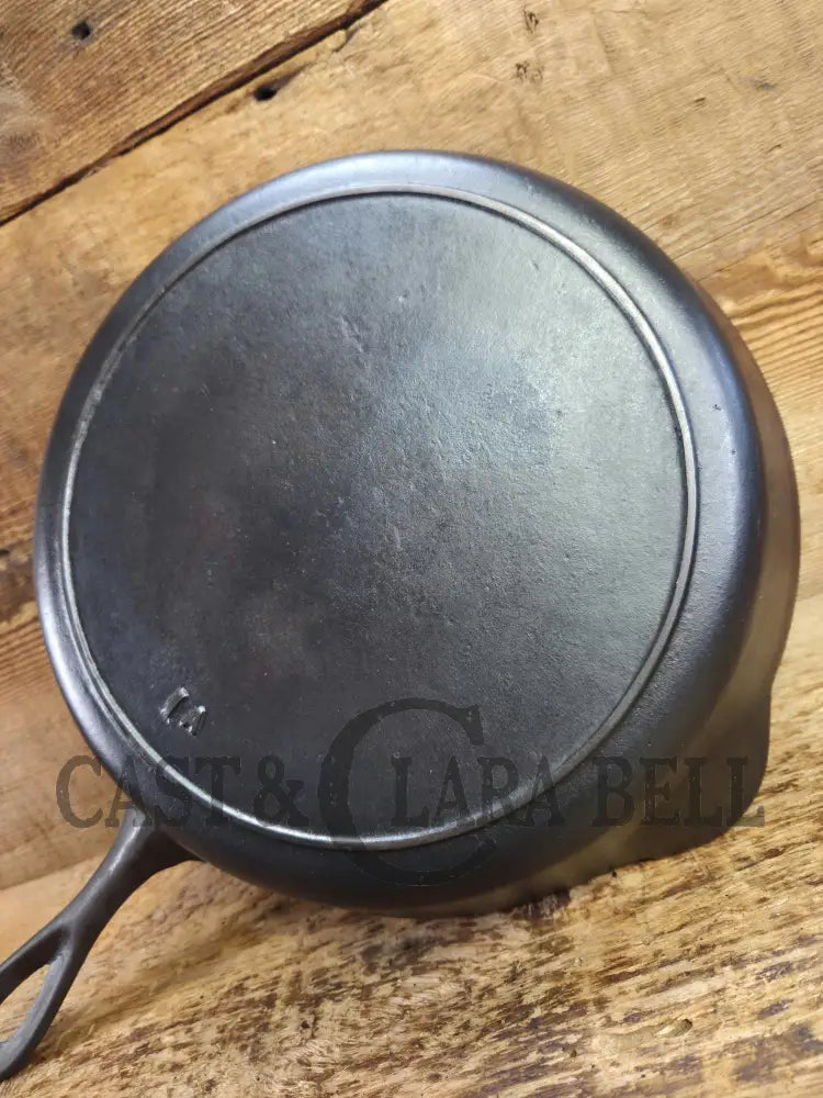 Gorgeous. Early 1900βs Lodge #5 Cast Iron Skillet with No notches! Tougher one to find handles amazingly light Skillet