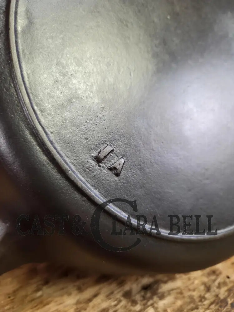Gorgeous. Early 1900’s Lodge #5 Cast Iron Skillet with No notches! Tougher one to find handles amazingly light Skillet