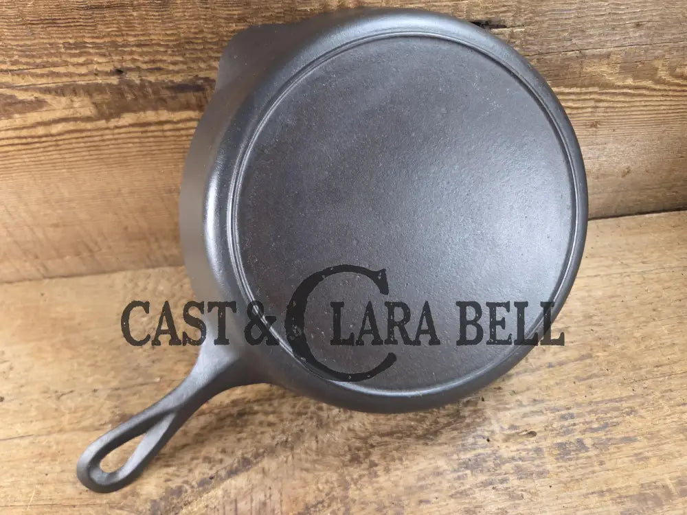Gorgeous Early 1900’s Lodge #6 Skillet with No Notch Heat Ring with ’B’ makers mark. Not an easy one to find. Perfect