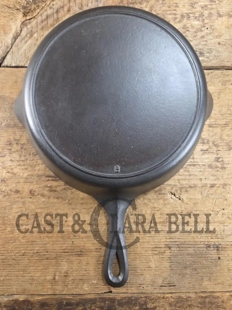 Gorgeous Early 1900βs Lodge #6 Skillet with No Notch Heat Ring with βBβ makers mark. Not an easy one to find. Perfect