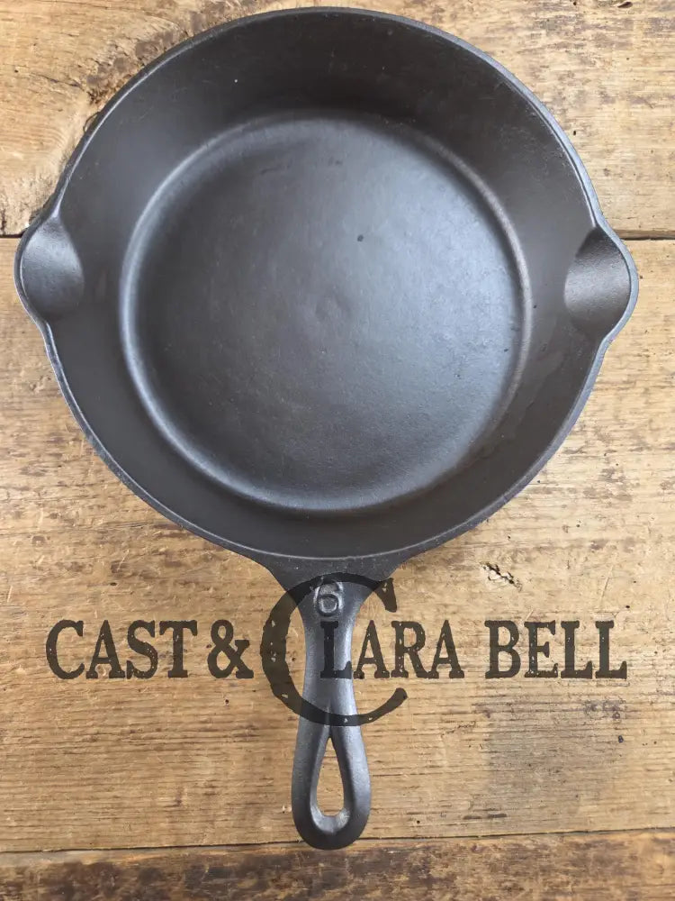 Gorgeous Early 1900’s Lodge #6 Skillet with No Notch Heat Ring with ’B’ makers mark. Not an easy one to find. Perfect