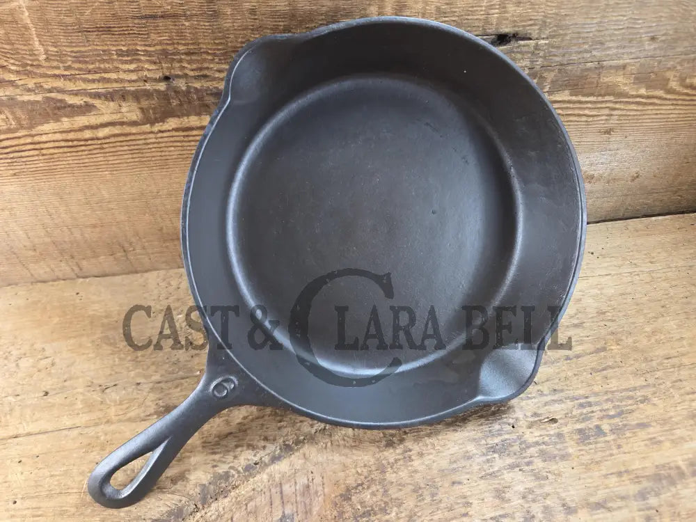 Gorgeous Early 1900βs Lodge #6 Skillet with No Notch Heat Ring with βBβ makers mark. Not an easy one to find. Perfect