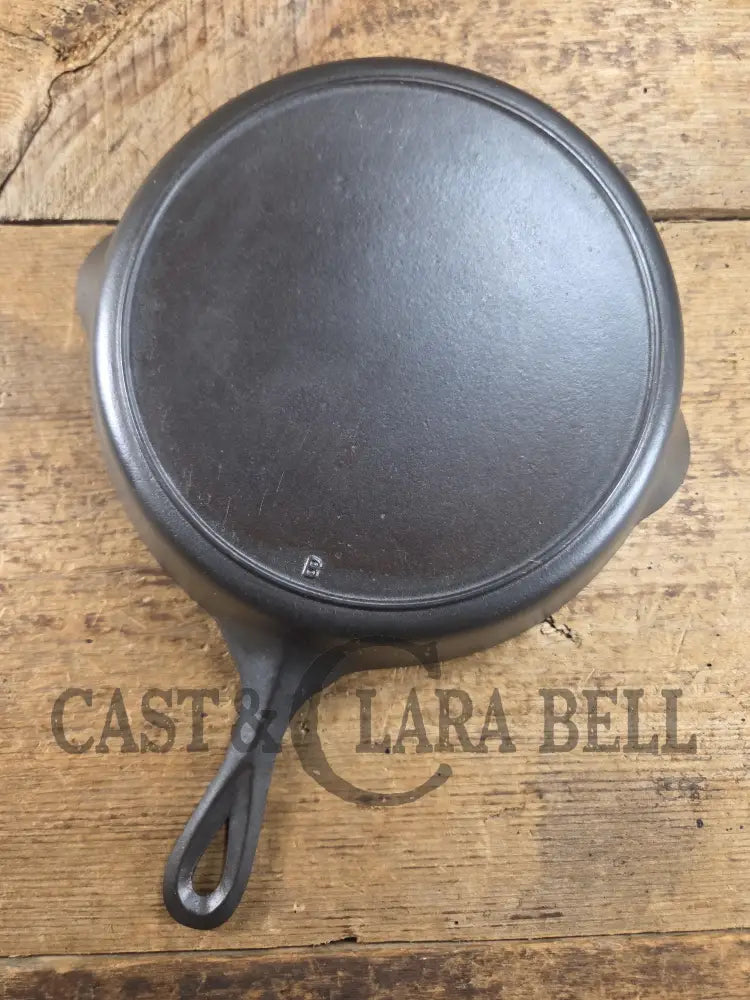Gorgeous Early 1900βs Lodge #6 Skillet with No Notch Heat Ring with βBβ makers mark. Not an easy one to find. Perfect
