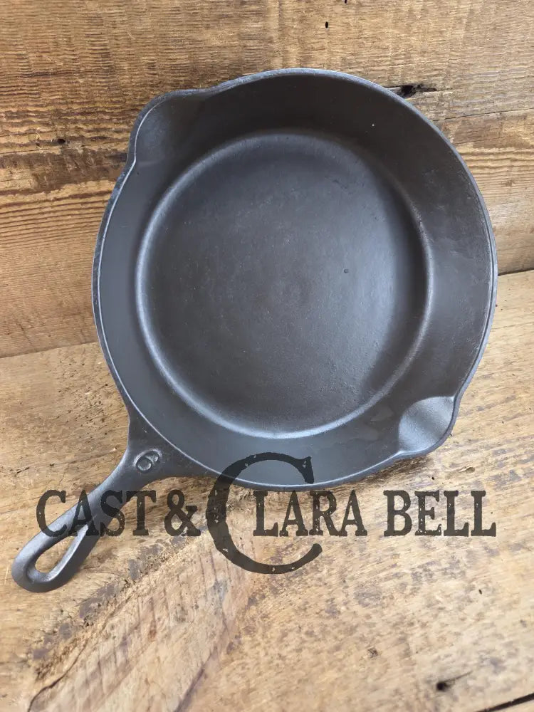 Gorgeous Early 1900’s Lodge #6 Skillet with No Notch Heat Ring with ’B’ makers mark. Not an easy one to find. Perfect