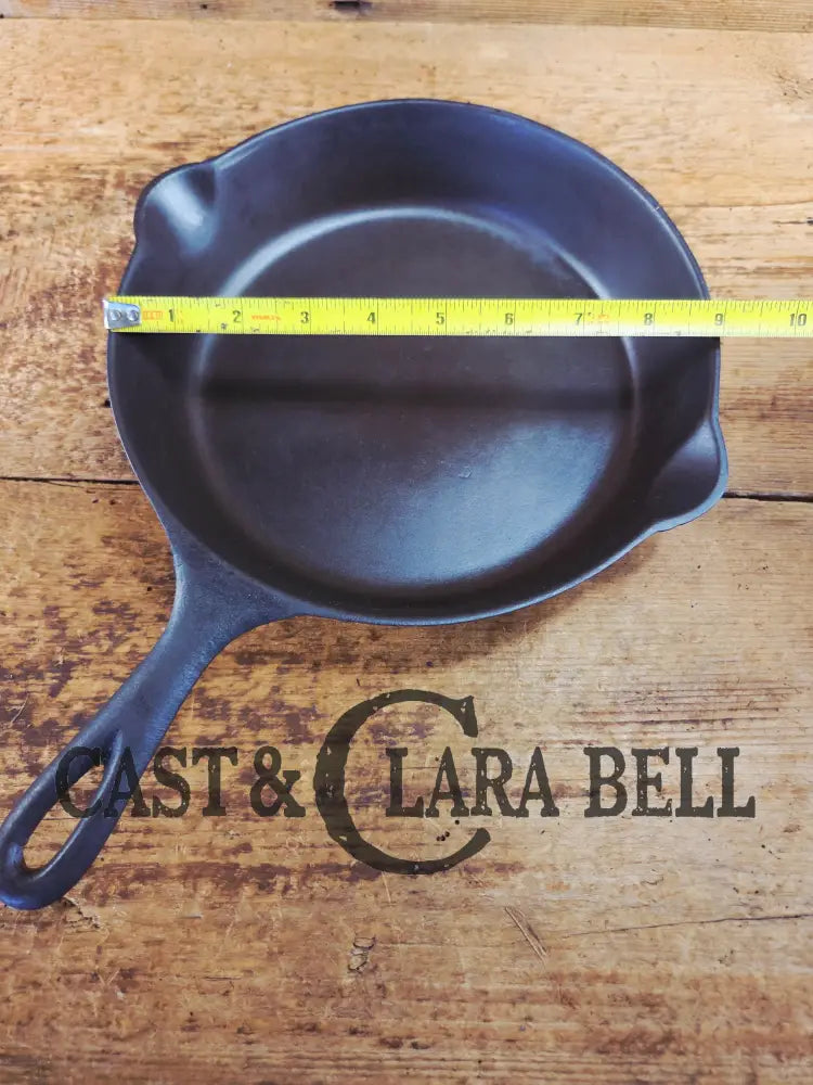 Gorgeous Early 1900’s Lodge #6 Skillet with Single Notch Heat Ring with ’I’ makers mark. Not an easy one to find.