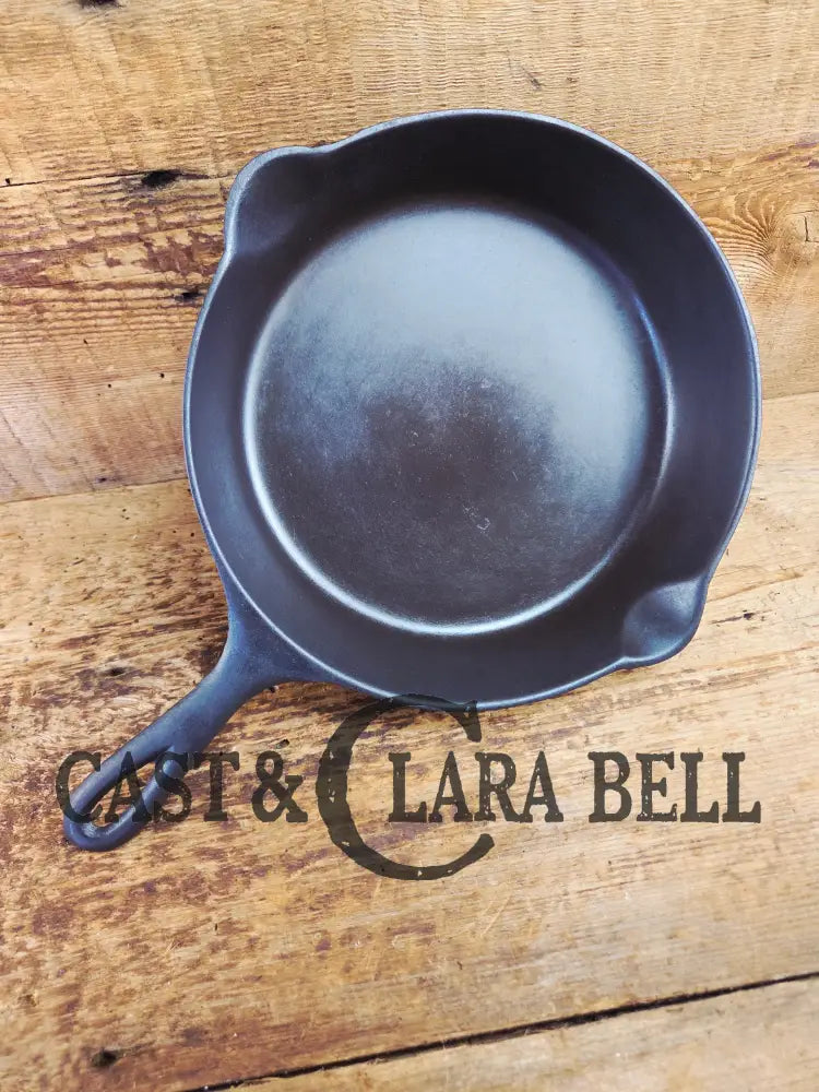 Gorgeous Early 1900’s Lodge #6 Skillet with Single Notch Heat Ring with ’I’ makers mark. Not an easy one to find.