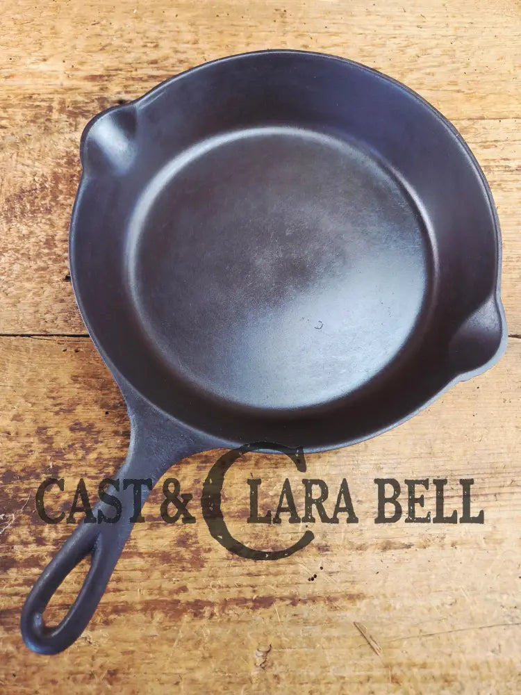 Gorgeous Early 1900’s Lodge #6 Skillet with Single Notch Heat Ring with ’I’ makers mark. Not an easy one to find.