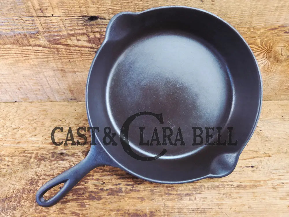 Gorgeous Early 1900’s Lodge #6 Skillet with Single Notch Heat Ring with ’I’ makers mark. Not an easy one to find.