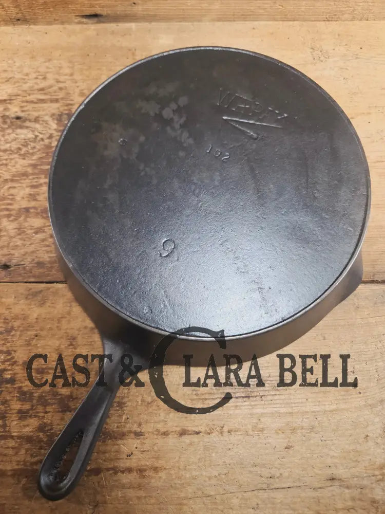 Gorgeous early 1900’s Wapak #9 (#102) cast iron skillet. Made with Erie pattern restored and Ready to Use! Skillet