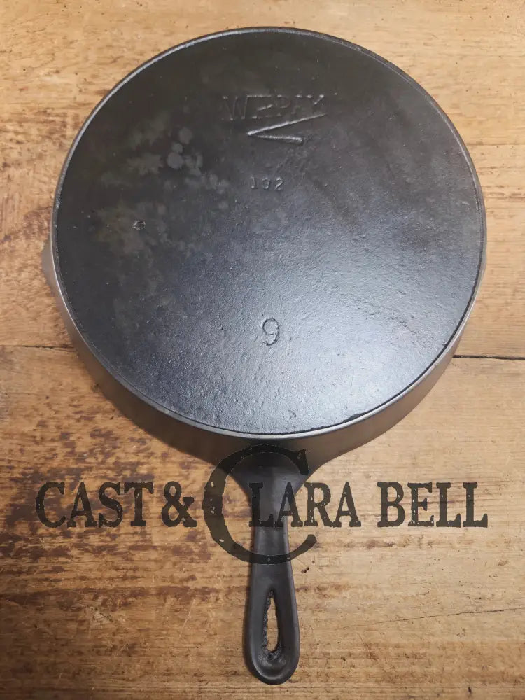 Gorgeous early 1900’s Wapak #9 (#102) cast iron skillet. Made with Erie pattern restored and Ready to Use! Skillet