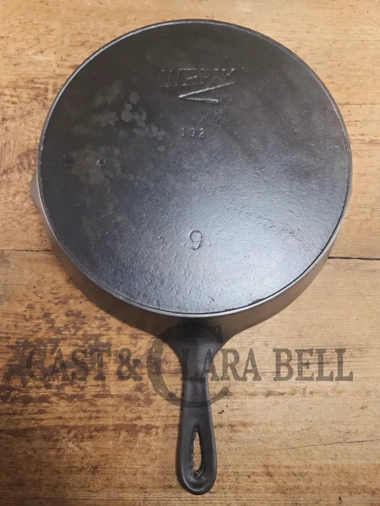 Gorgeous early 1900’s Wapak #9 (#102) cast iron skillet. Made with Erie pattern restored and Ready to Use! Skillet