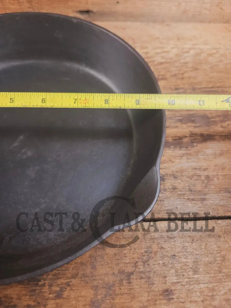 Gorgeous. 1940βs Era Griswold #7 Cast Iron Skillet with Small Block Logo 701 E Skillet