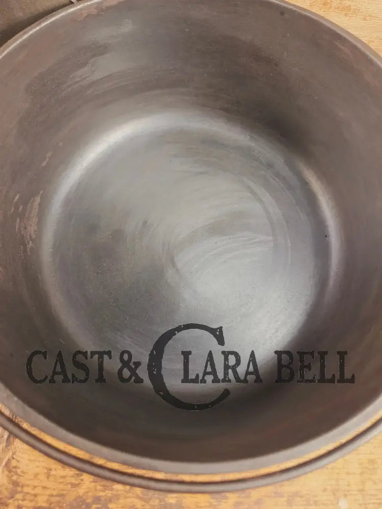 Gorgeous Griswold #8 Tite-Top Dutch Oven Erie PA USA p/n 1278 B with Button Top Logo Lid. Great for soups stews and