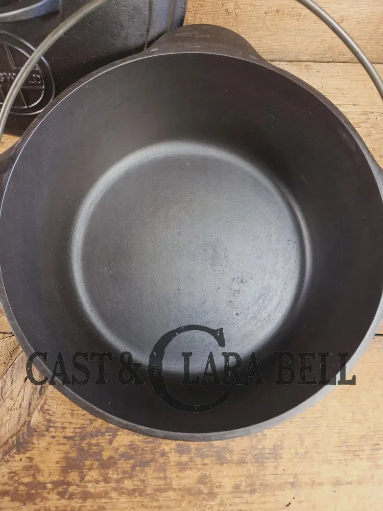 Gorgeous Griswold #8 Tite-Top Dutch Oven Erie PA USA p/n 1278 C with Button Top Logo Lid. Great for soups stews and