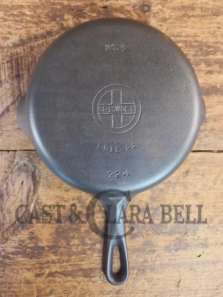 Gorgeous! Griswold No. 5 Cast Iron Skillet with Small Block Logo and Smooth Bottom 724 - Skillet