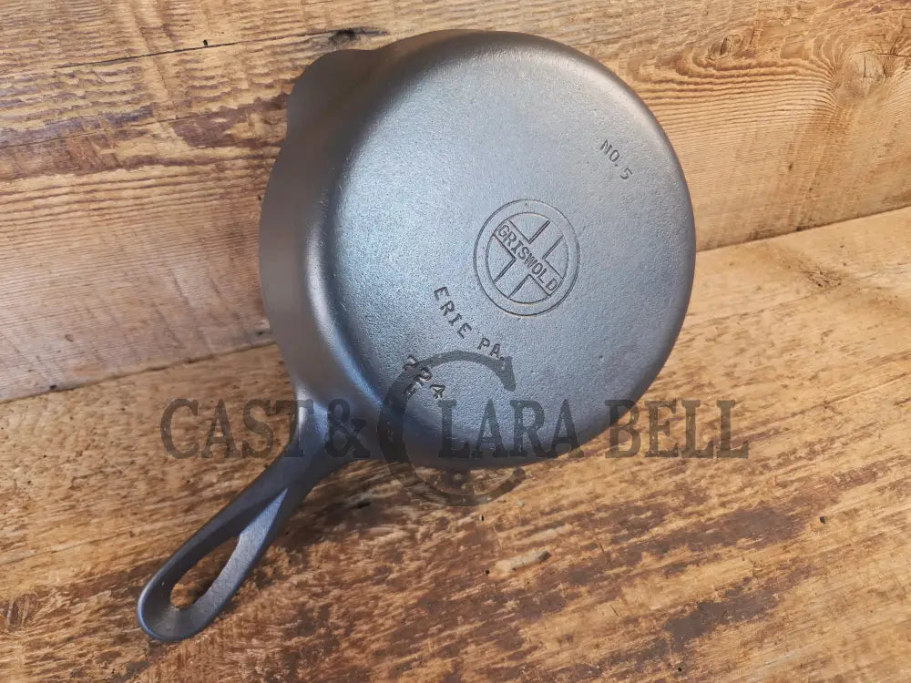 Gorgeous! Griswold No. 5 Cast Iron Skillet with Small Block Logo and Smooth Bottom 724 H - Skillet