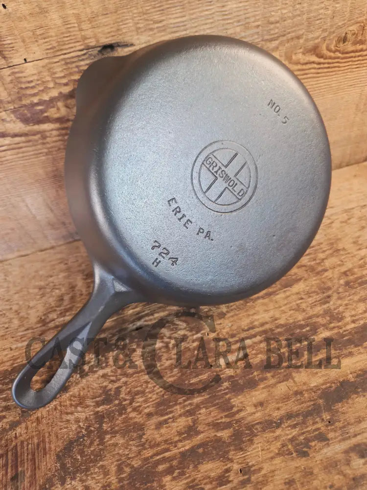 Gorgeous! Griswold No. 5 Cast Iron Skillet with Small Block Logo and Smooth Bottom 724 H - Skillet