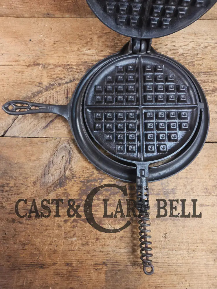 Gorgeous! Hard to Find 1930’s Griswold #9 waffle iron with short base. Paddles 979/980 Base 978 Waffle Iron