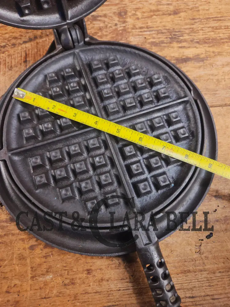 Gorgeous! Hard to Find 1930’s Griswold #9 waffle iron with short base. Paddles 979/980 Base 978 Waffle Iron