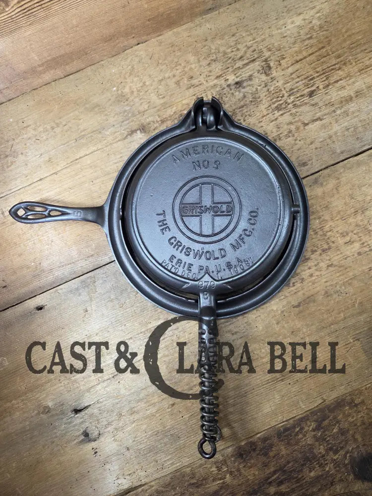 Gorgeous! Hard to Find 1930βs Griswold #9 waffle iron with short base. Paddles 979/980 Base 978 Skillet