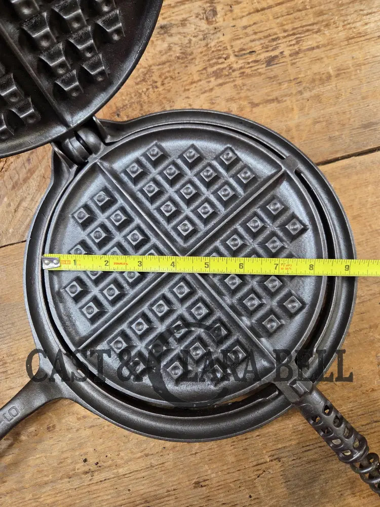 Gorgeous! Hard to Find 1930βs Griswold #9 waffle iron with short base. Paddles 979/980 Base 978 Skillet