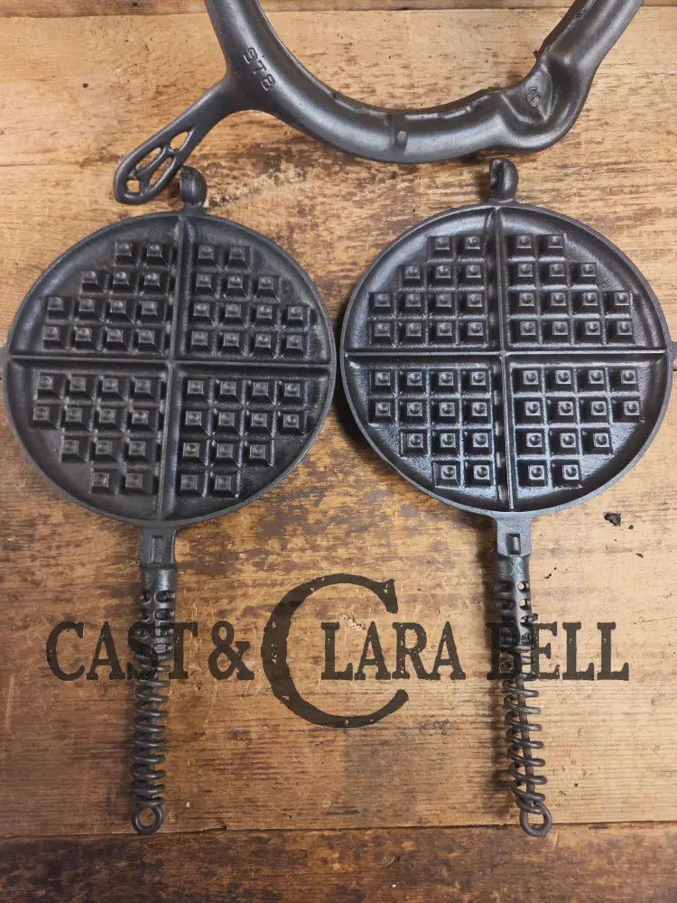 Gorgeous! Hard to Find 1930’s Griswold #9 waffle iron with short base. Paddles 979/980 Base 978 Waffle Iron